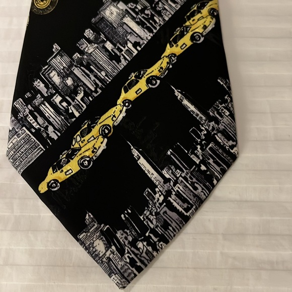Nicole Miller 1996 New York City Tie Black 100% Silk - Picture 1 of 11
